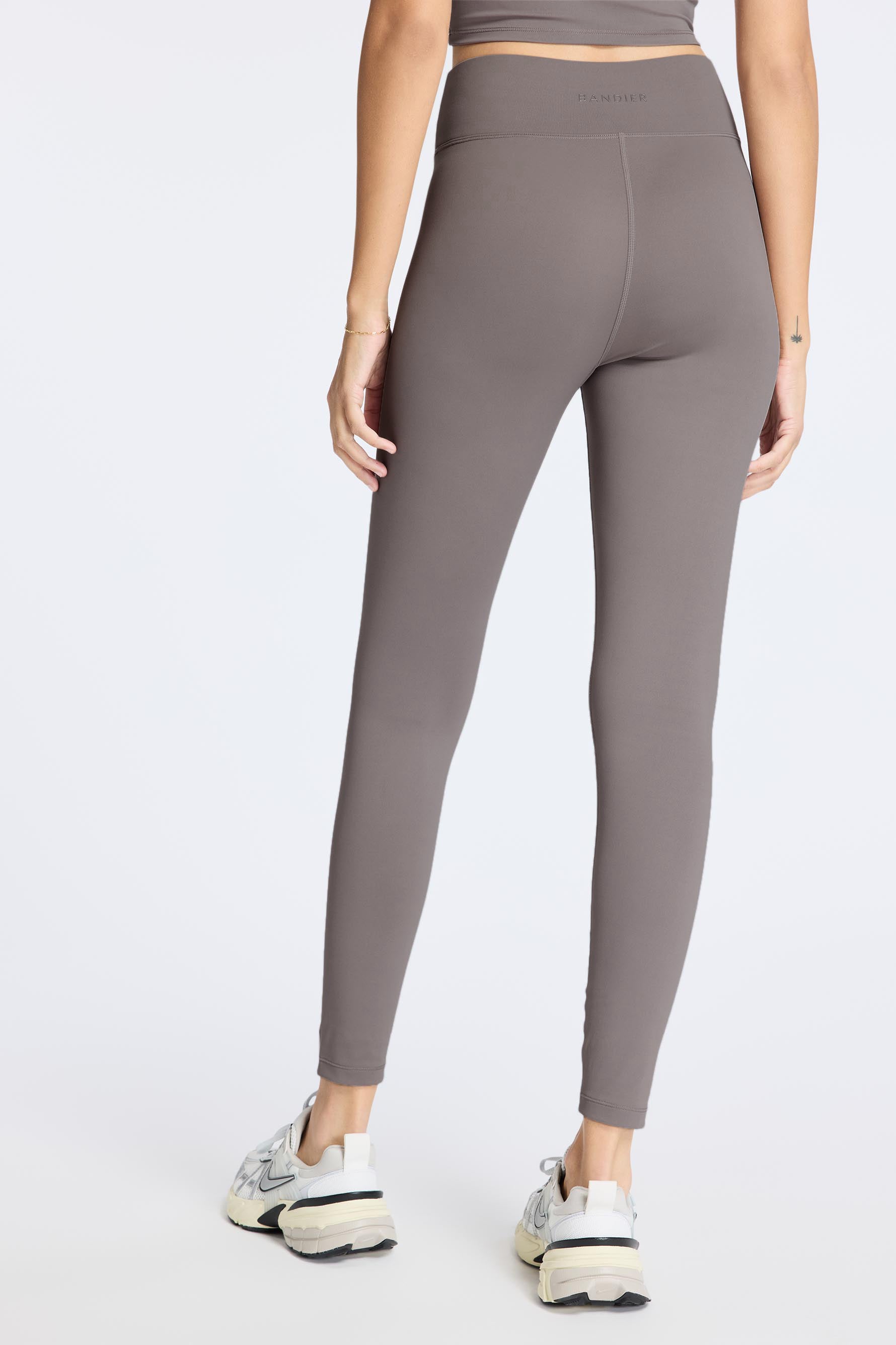 These Bandier Ultracor Leggings Have a 500-Person Waitlist, and They're  Back on Sale Now