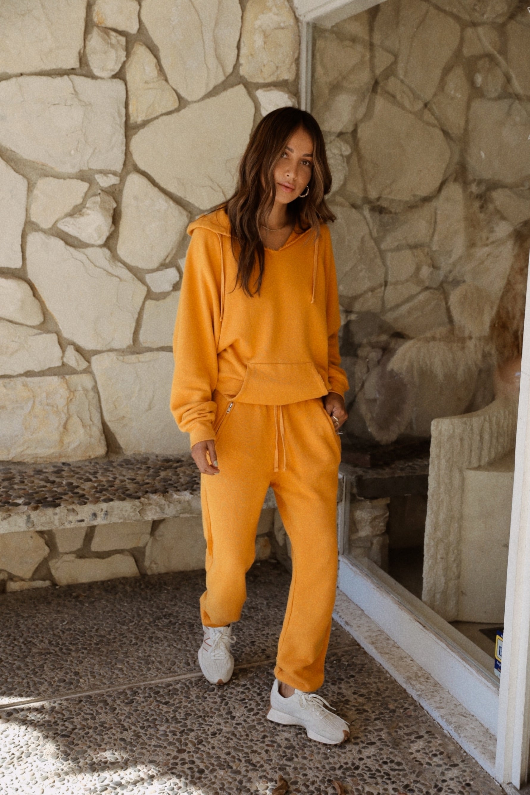  Bandier x WSLY Ecosoft Classic Pocket Jogger, Warm Sand Ombre,  S : Clothing, Shoes & Jewelry
